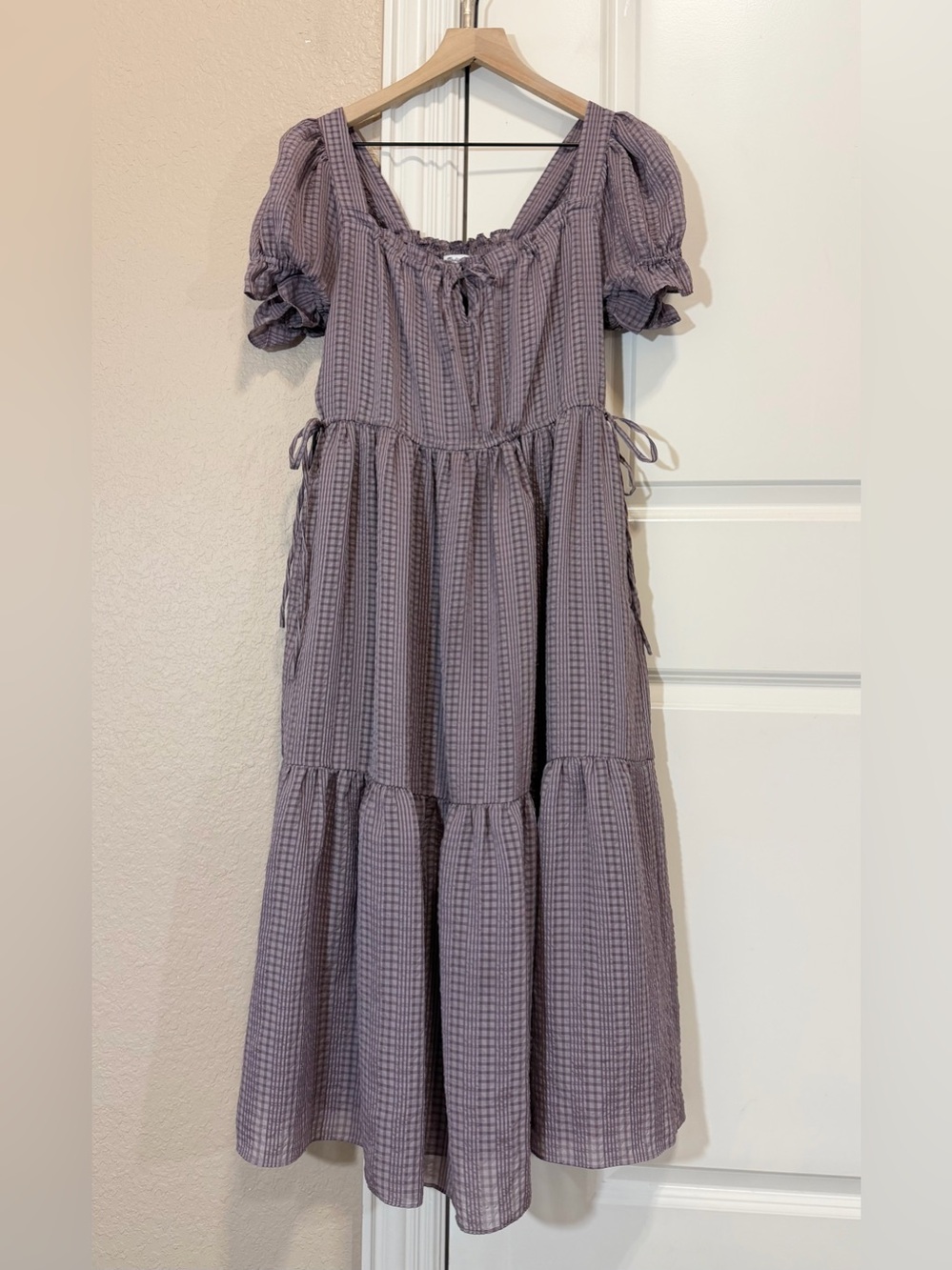 Madewell Square-Neck Tiered Midi Dress in Textured Seersucker - Picture 4 of 16